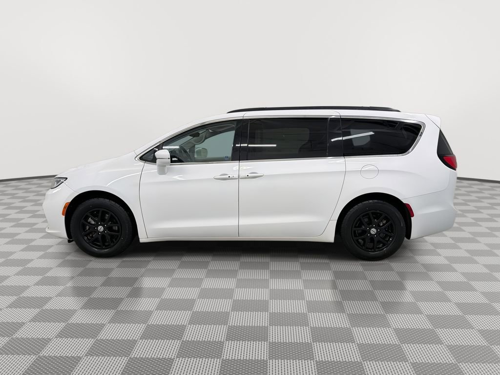 Used 2022 Chrysler Pacifica Touring-L image 7