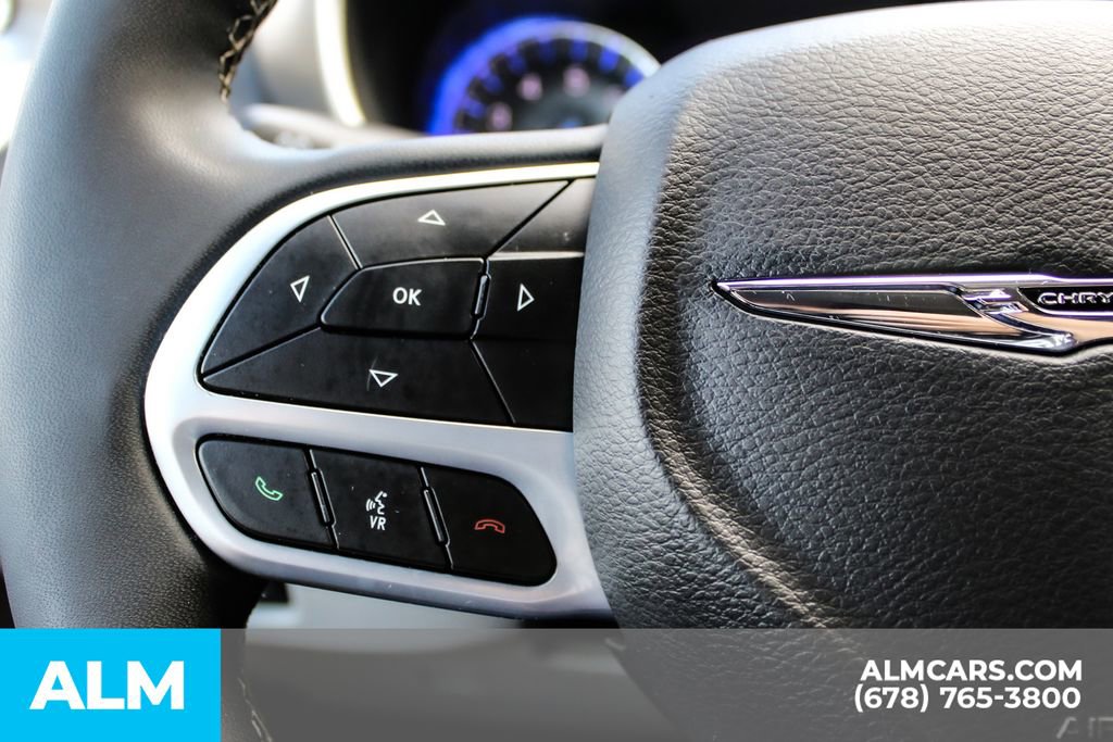 Used 2024 Chrysler Pacifica Touring-L image 29