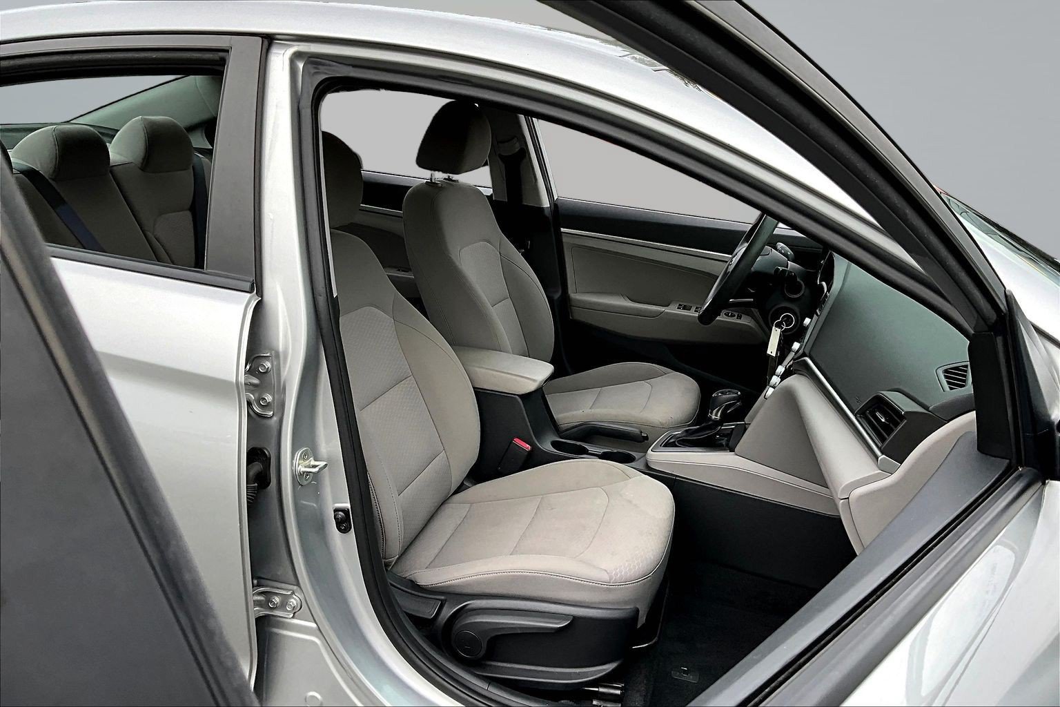 Used 2020 Hyundai Elantra SE FWD image 25