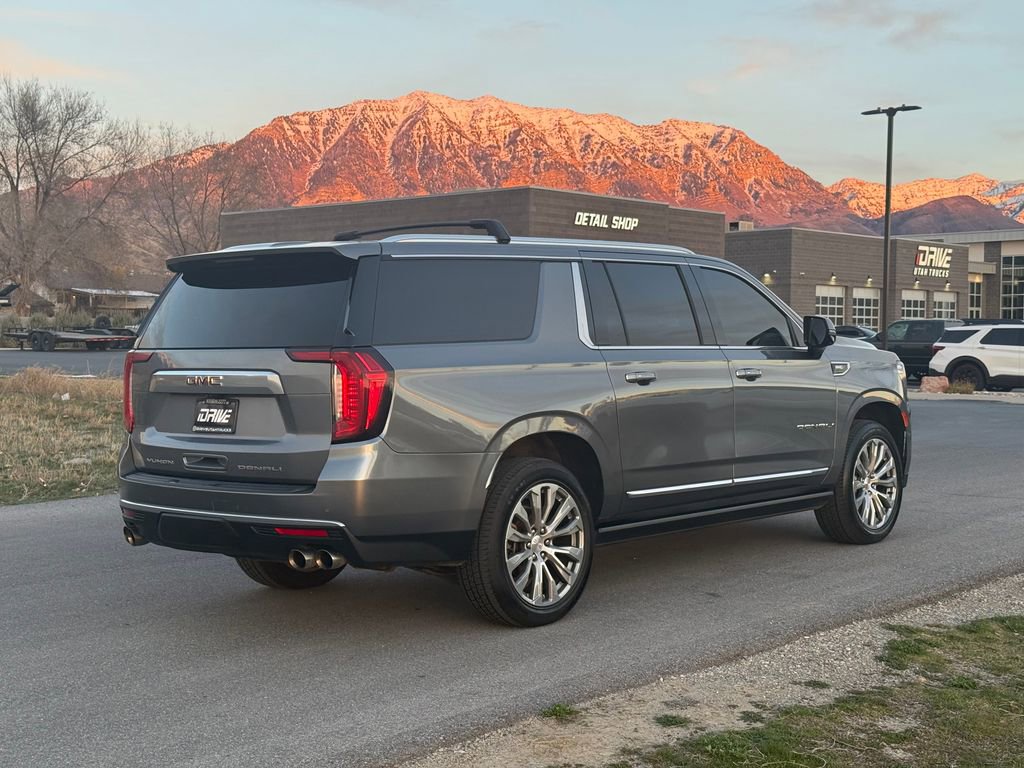 Used 2021 GMC Yukon XL Denali w/ Denali Premium Package image 9