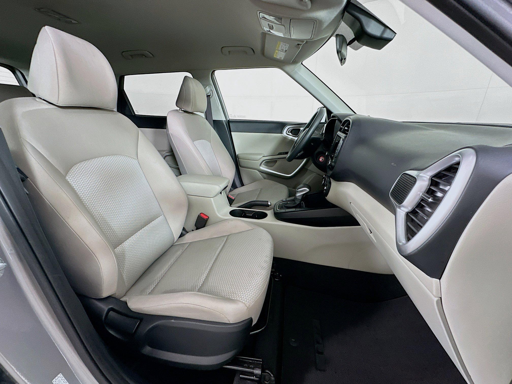 Used 2025 Kia Soul LX w/ LX Technology Package FWD image 29