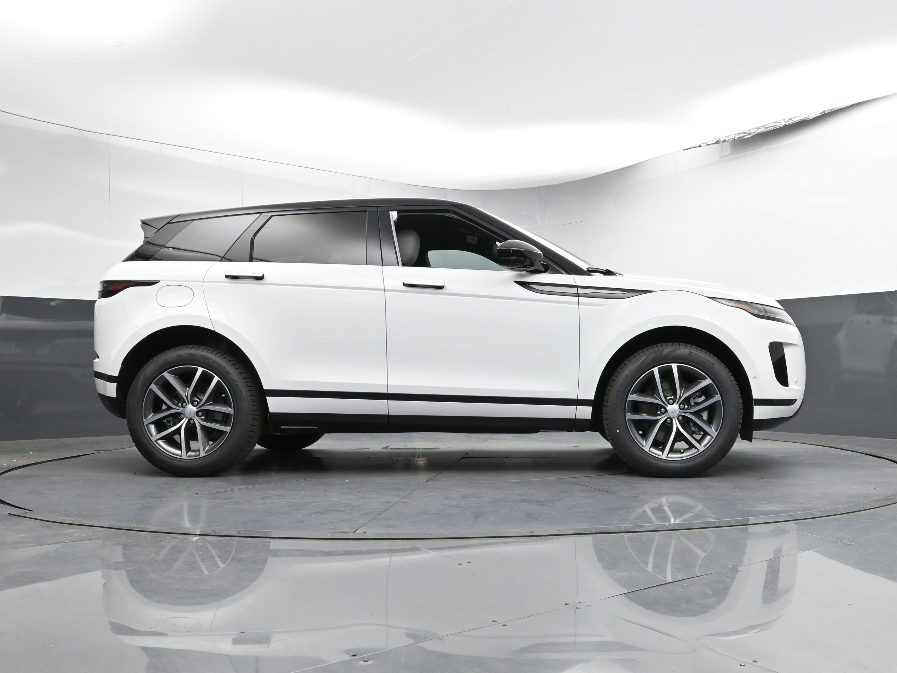 New 2026 Land Rover Range Rover Evoque S image 28
