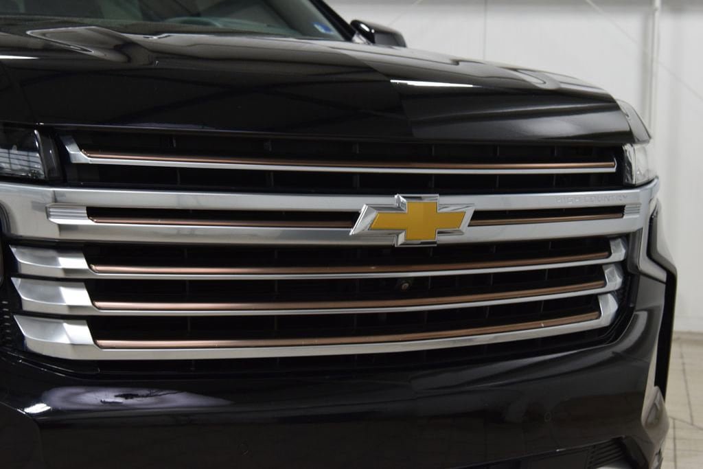 Used 2023 Chevrolet Suburban High Country AWD/4WD image 11
