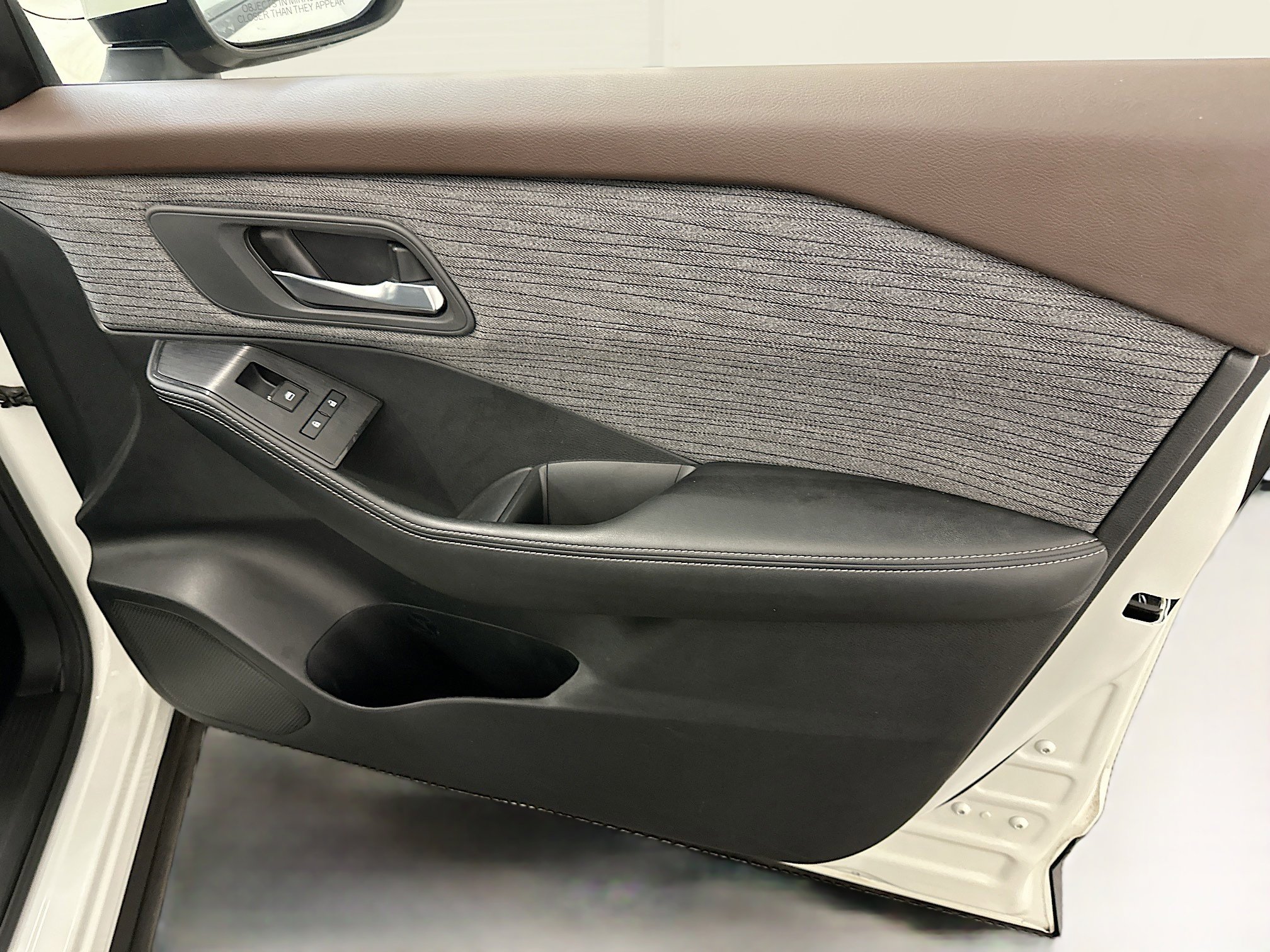 Used 2023 Nissan Rogue SV image 32