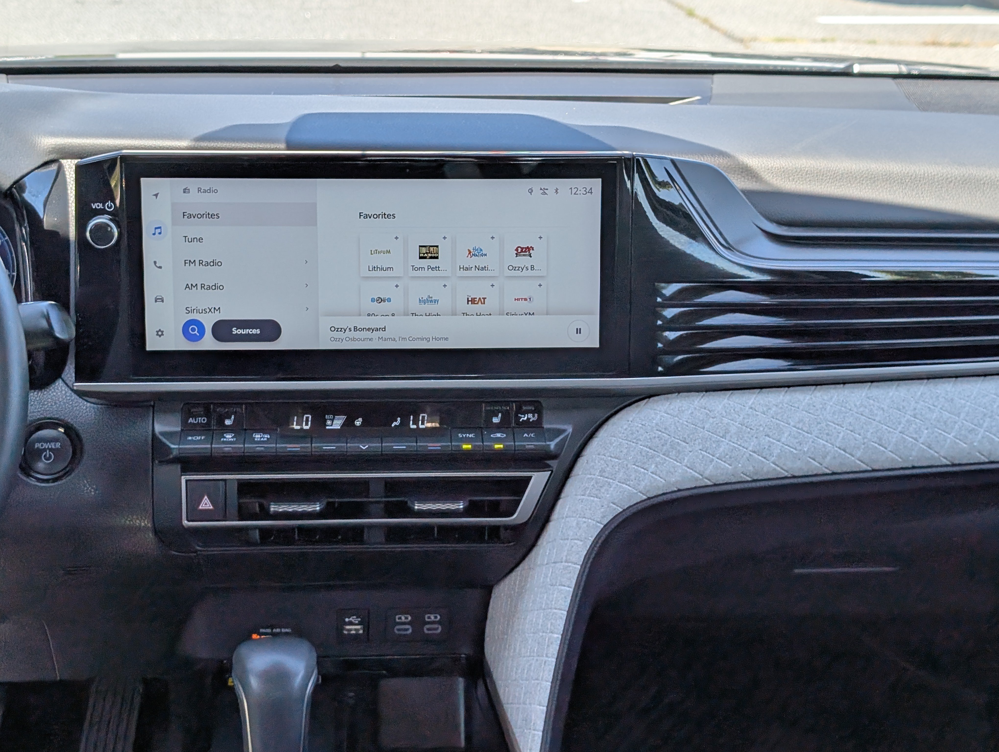 Used 2025 Toyota Camry XLE FWD image 18
