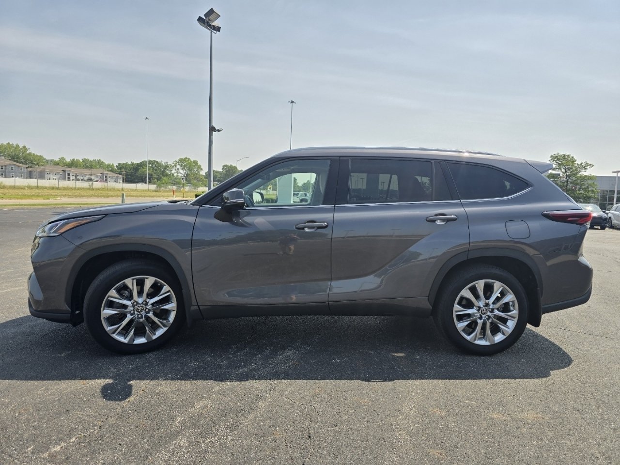 Certified 2024 Toyota Highlander Limited AWD/4WD image 15
