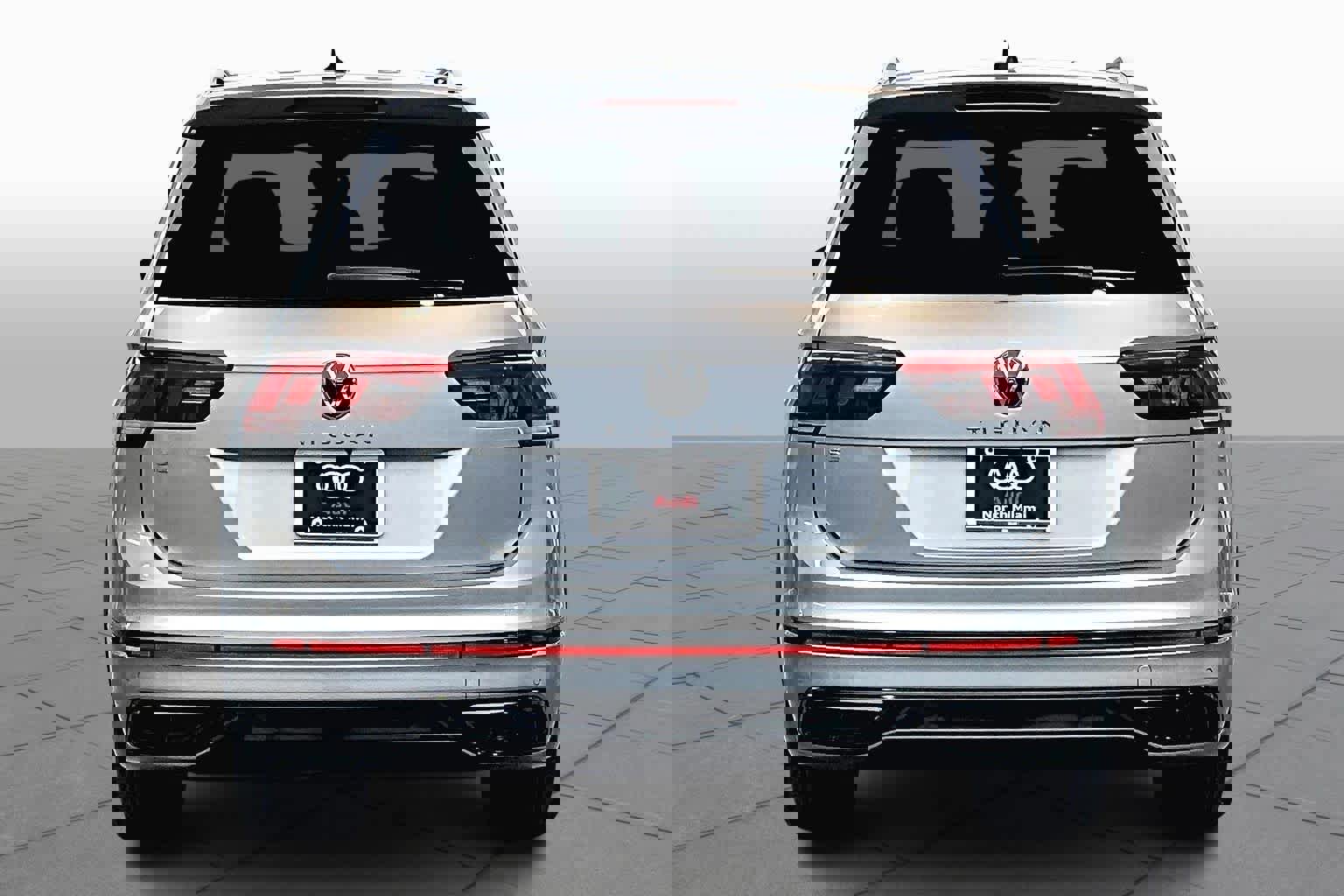 Used 2023 Volkswagen Tiguan SE R-Line image 4