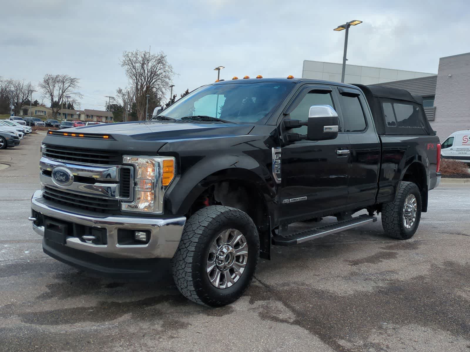 Used 2017 Ford F350 XLT w/ XLT Premium Package AWD/4WD image 4