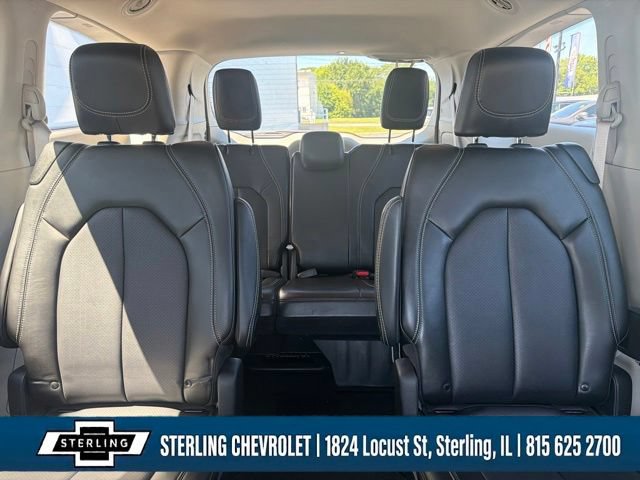 Used 2024 Chrysler Pacifica Touring-L FWD image 12