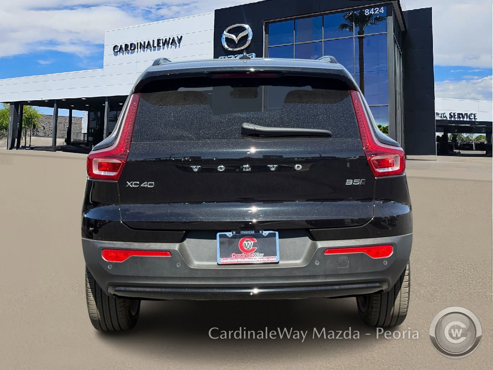 Used 2025 Volvo XC40 B5 Plus image 7