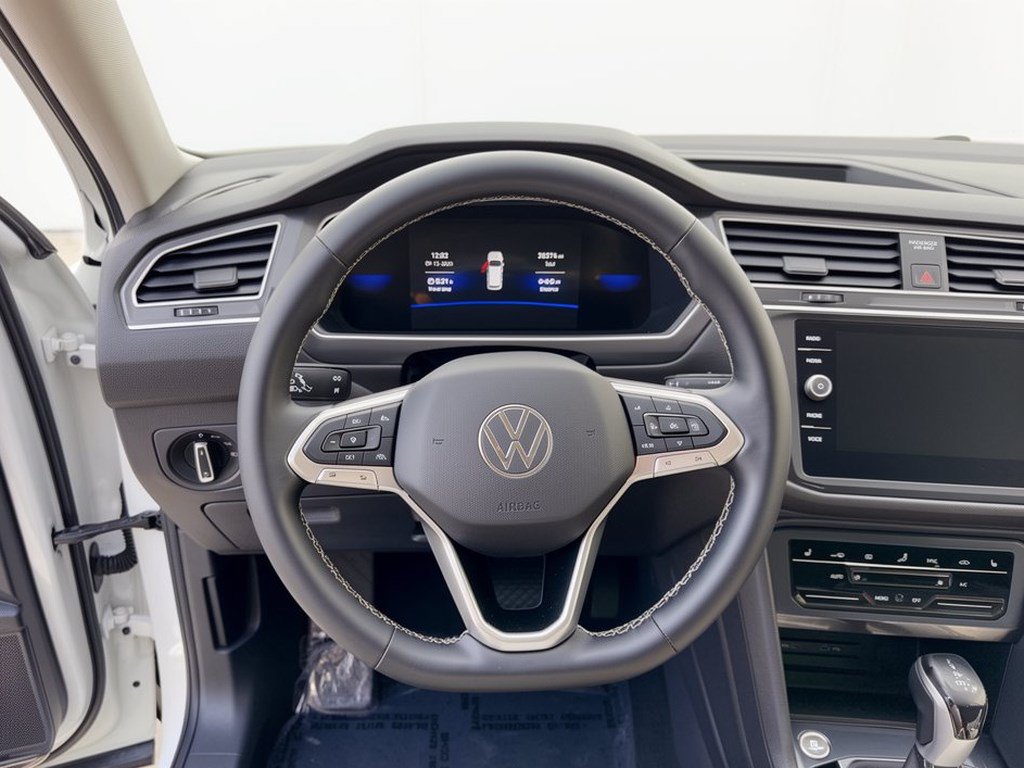 Used 2023 Volkswagen Tiguan SE FWD image 10