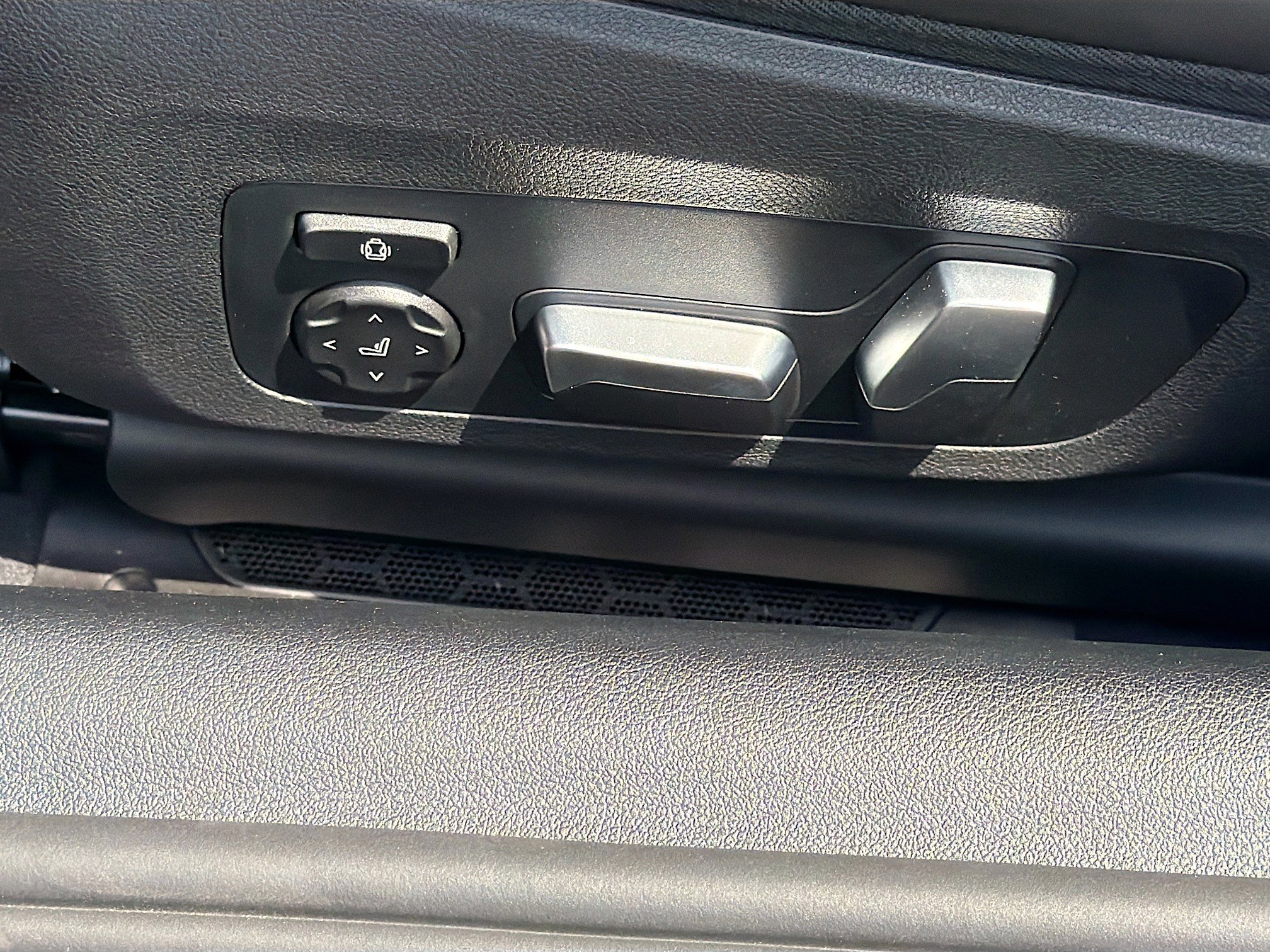 New 2026 BMW M850i xDrive Coupe image 23