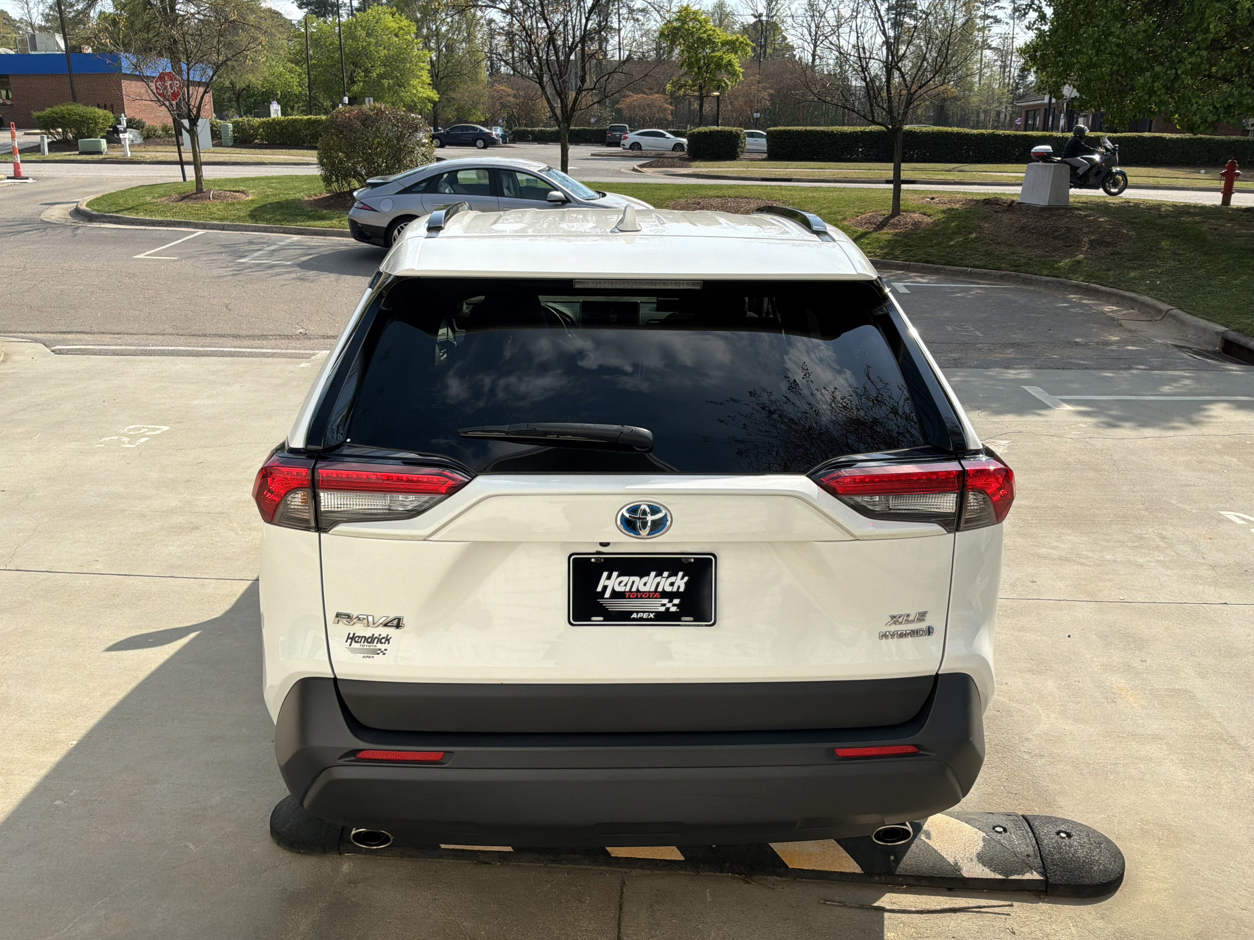 Used 2023 Toyota RAV4 XLE w/ Convenience Package image 11