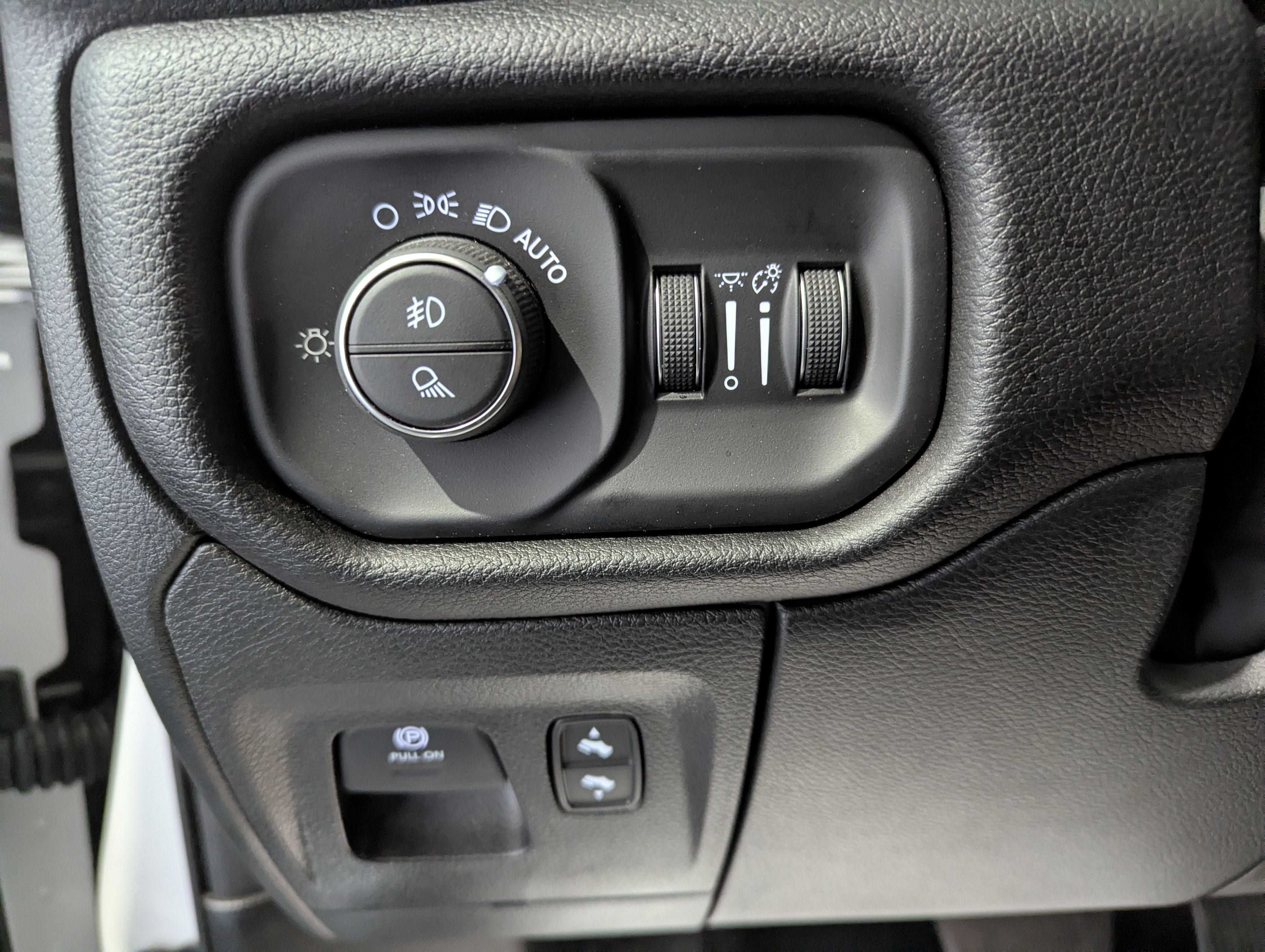 Used 2026 RAM 1500 Laramie AWD/4WD image 17