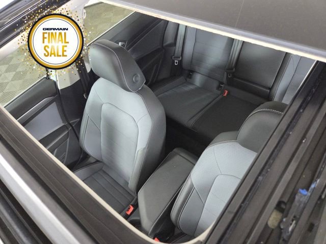 Used 2025 Volkswagen Jetta SE w/ Sunroof Package image 29