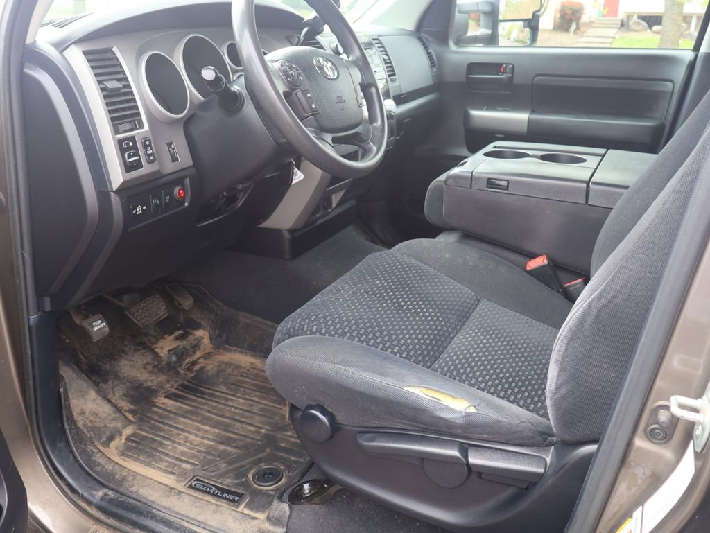 Used 2013 Toyota Tundra 4x4 CrewMax w/ Tow Pkg image 4