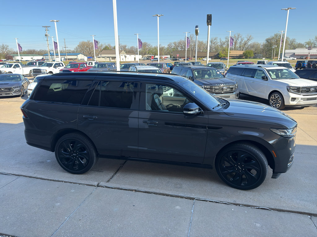 Used 2025 Lincoln Navigator Black Label image 5