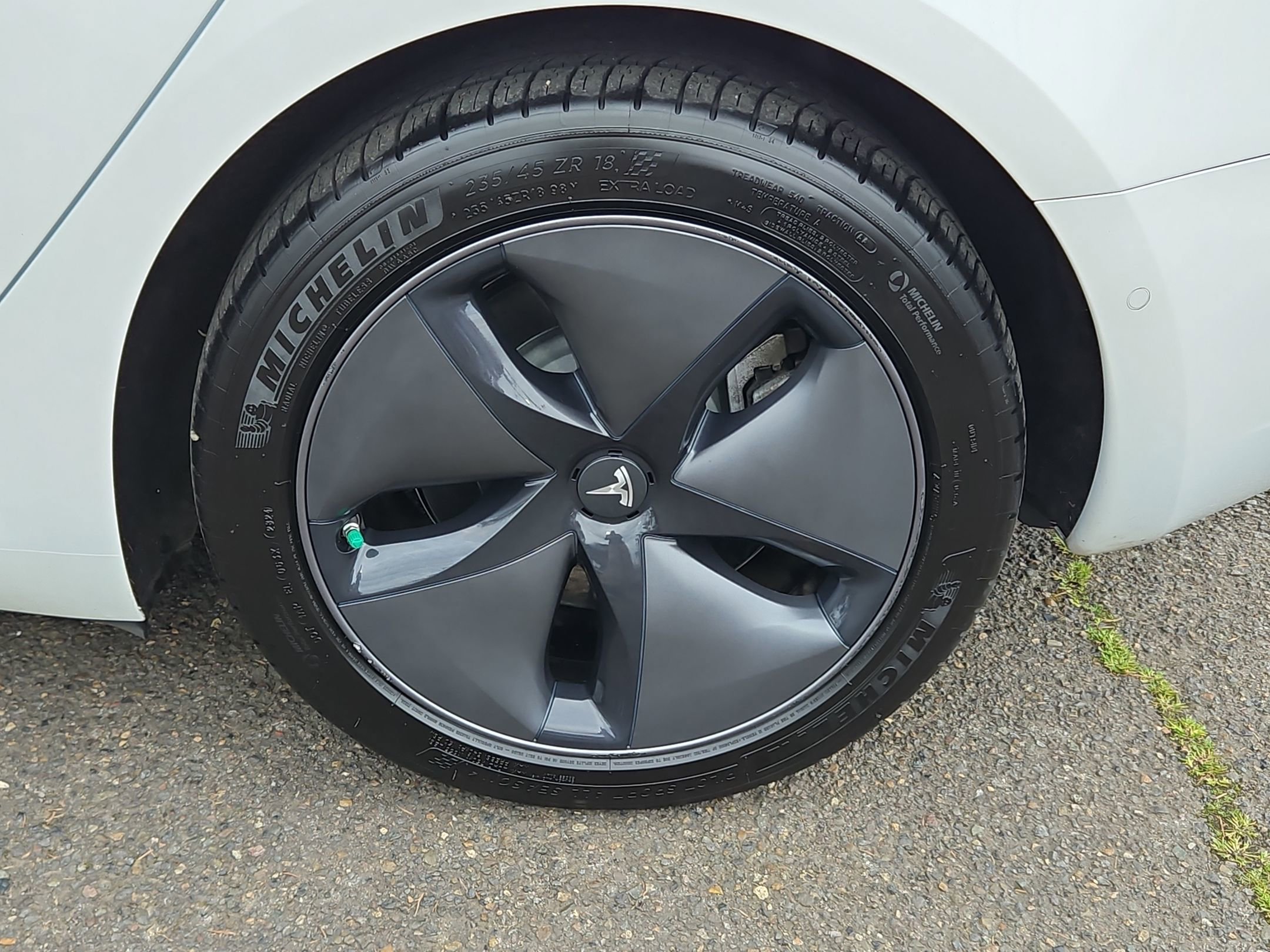 Used 2018 Tesla Model 3 Long Range image 32