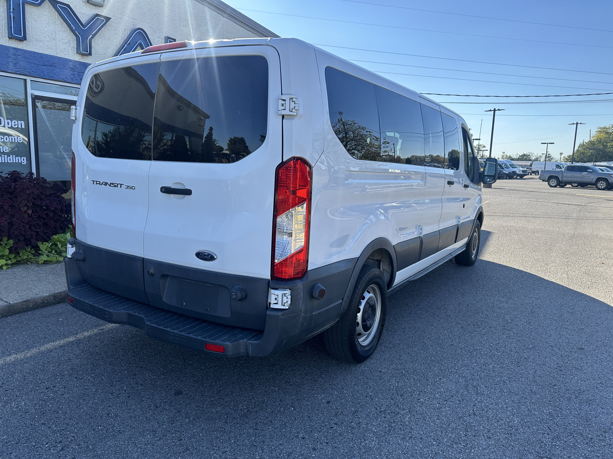 Used 2018 Ford Transit 350 XL RWD image 4