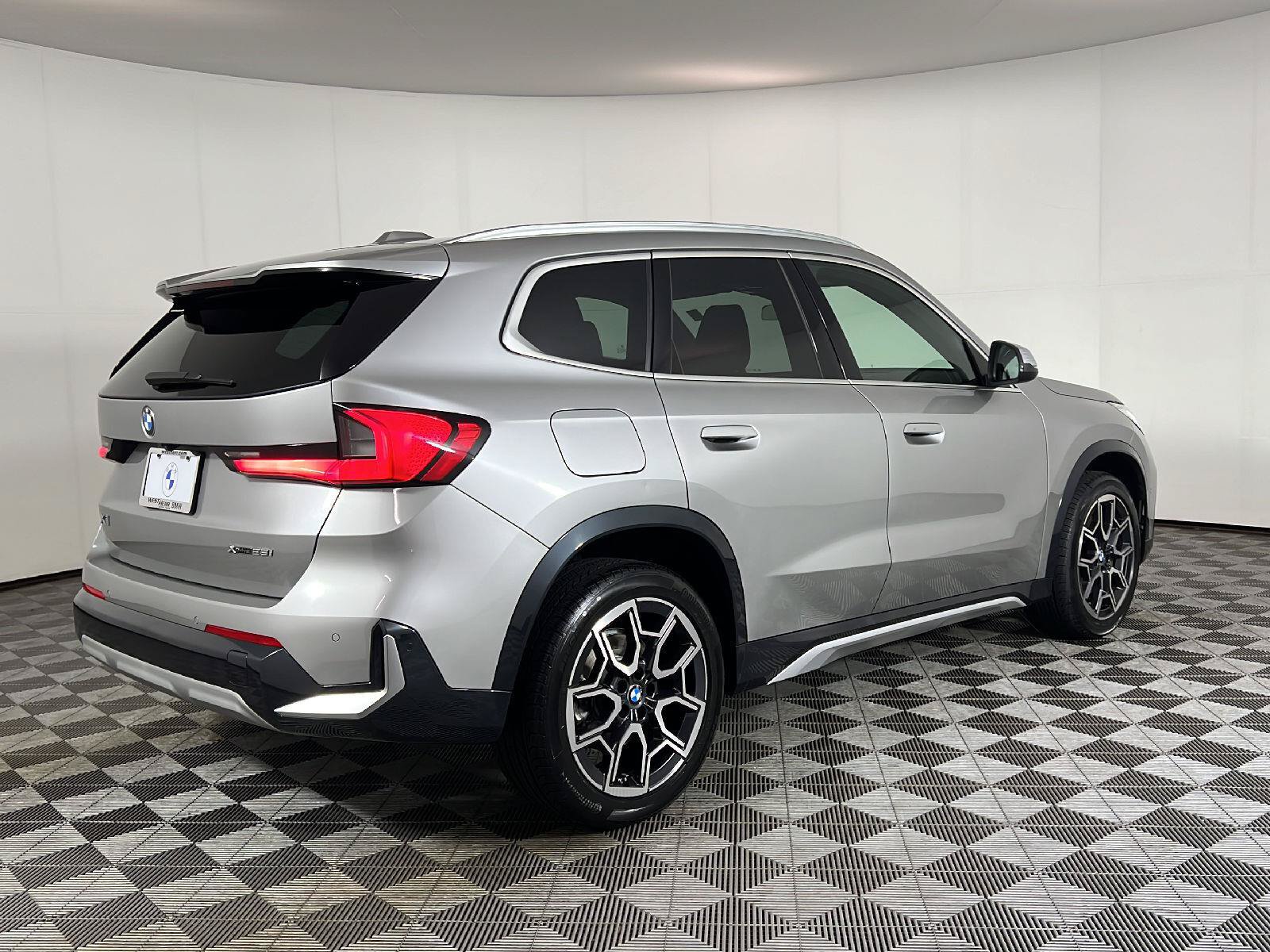 Used 2023 BMW X1 xDrive28i w/ Convenience Package AWD/4WD image 5