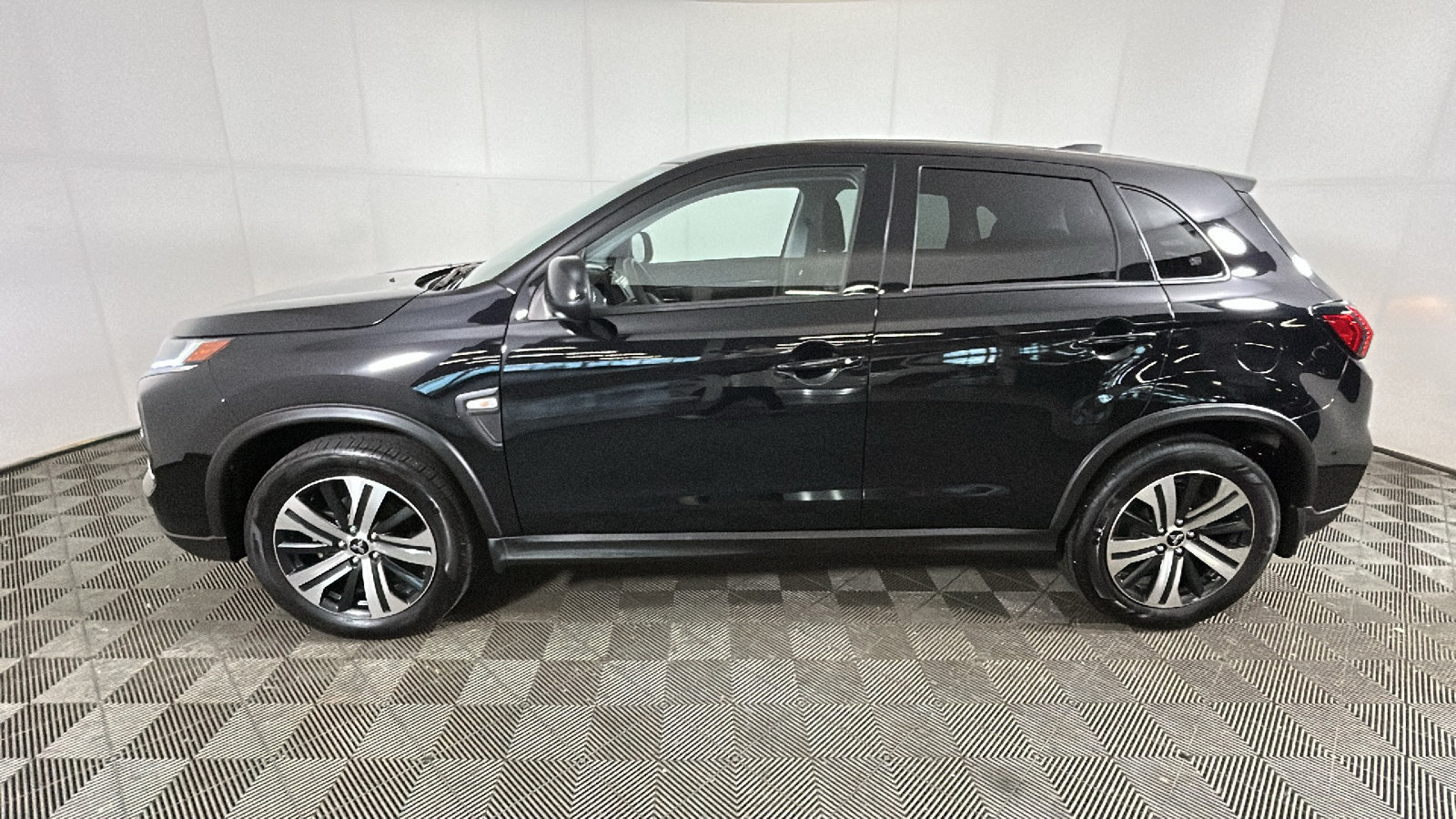 Used 2026 Mitsubishi Outlander Sport ES AWD/4WD image 5