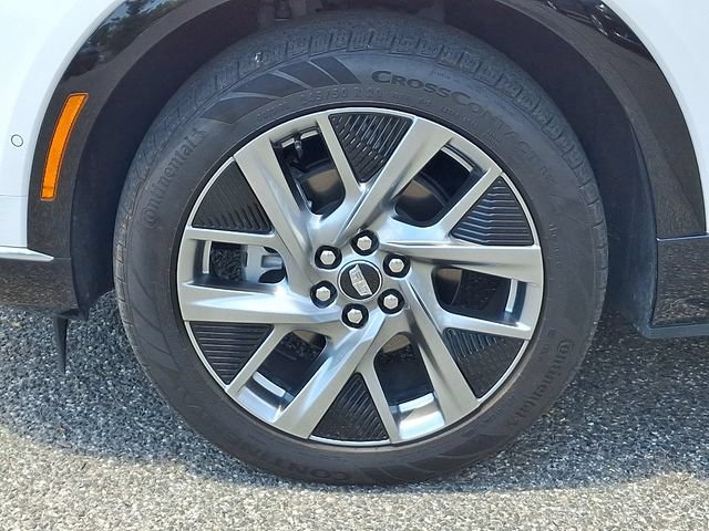 Certified 2025 Cadillac Optiq Luxury 2 w/ LPO, Floor Liner Package AWD/4WD image 6