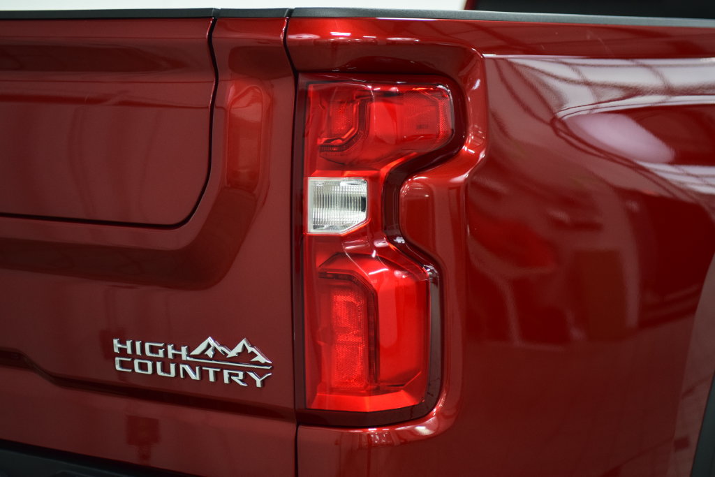 Used 2024 Chevrolet Silverado 3500 High Country w/ Technology Package AWD/4WD image 20