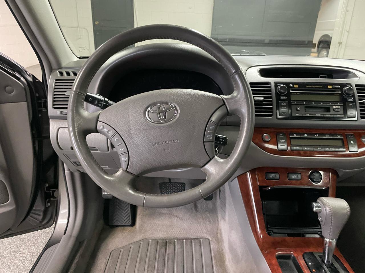 Used 2005 Toyota Camry XLE FWD image 14