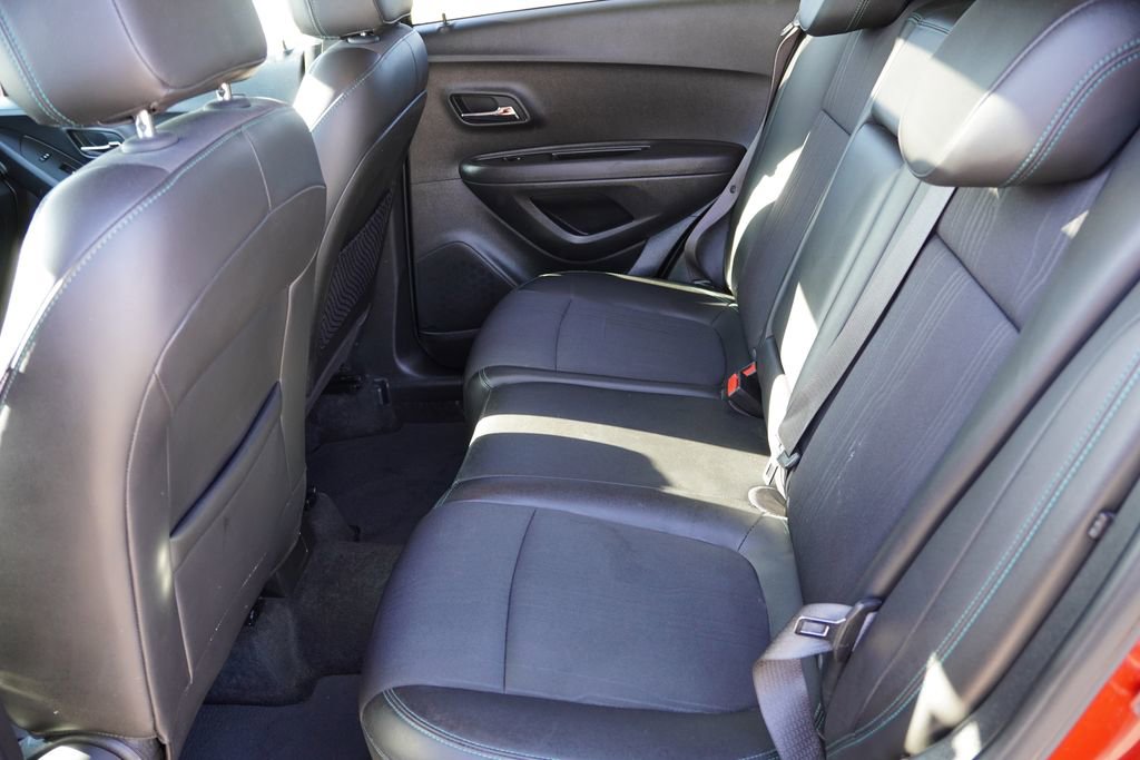 Used 2016 Chevrolet Trax LT w/ LT Sun and Sound Package FWD image 17