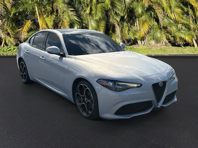 Used 2022 Alfa Romeo Giulia Ti w/ Active Assist Plus Package RWD image 2