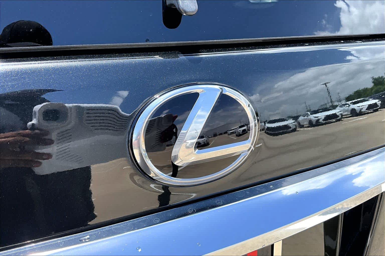 Used 2023 Lexus GX 460 Luxury w/ Accessory Package AWD/4WD image 31