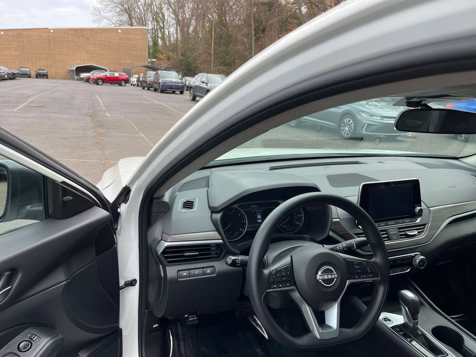 Used 2025 Nissan Altima 2.5 SV image 33