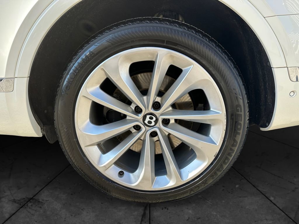 Used 2017 Bentley Bentayga W12 image 14