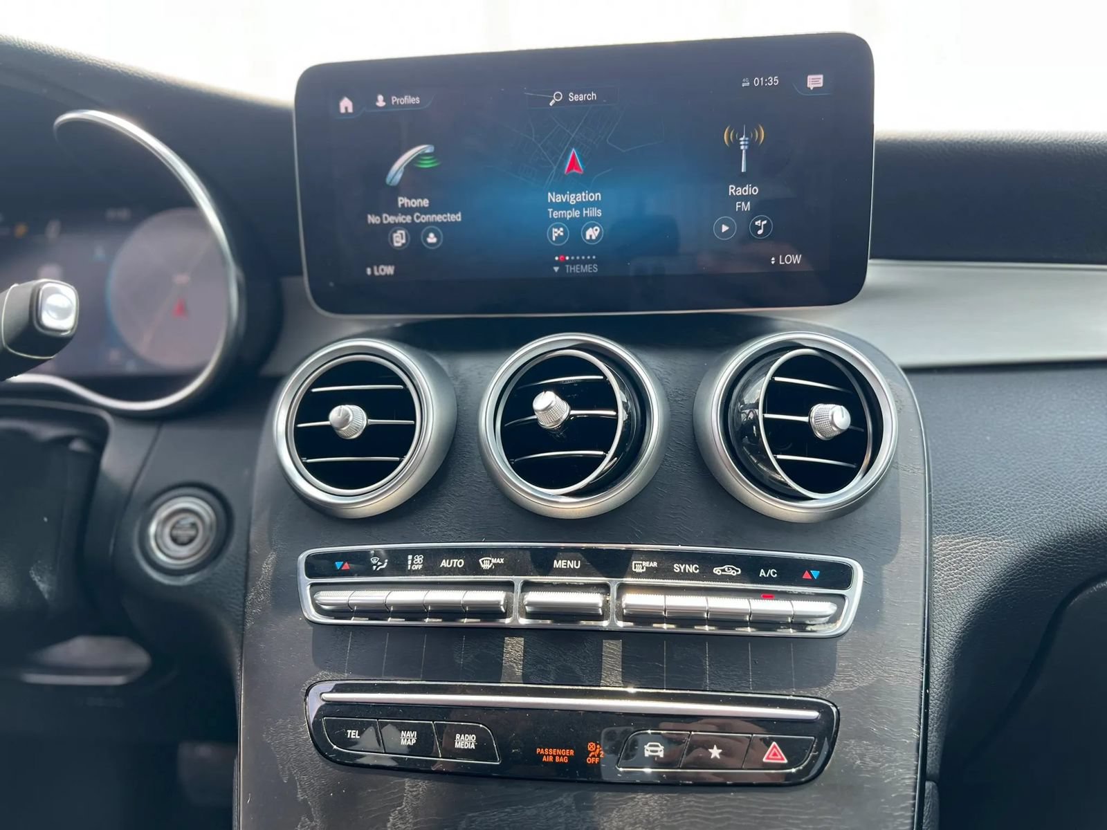 Used 2021 Mercedes-Benz GLC 300 4MATIC w/ Driver Assistance Package image 9