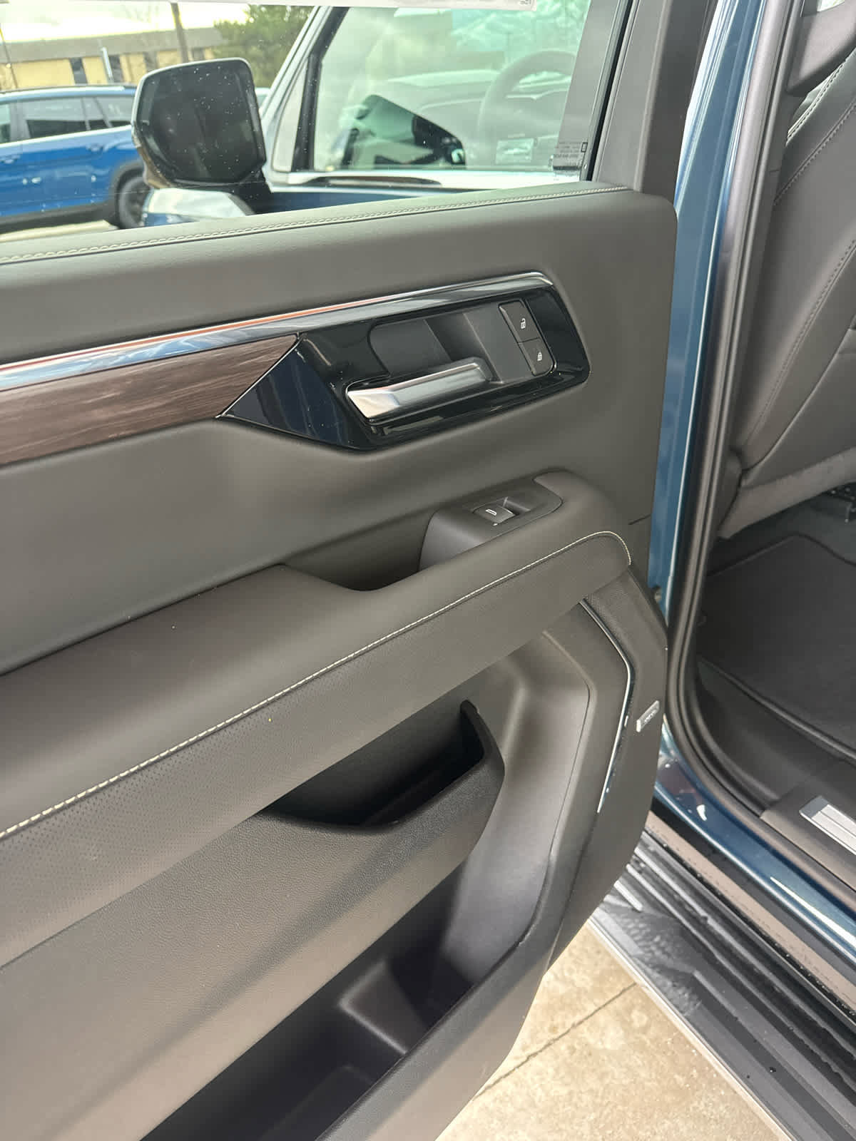 New 2026 Chevrolet Suburban Premier image 36