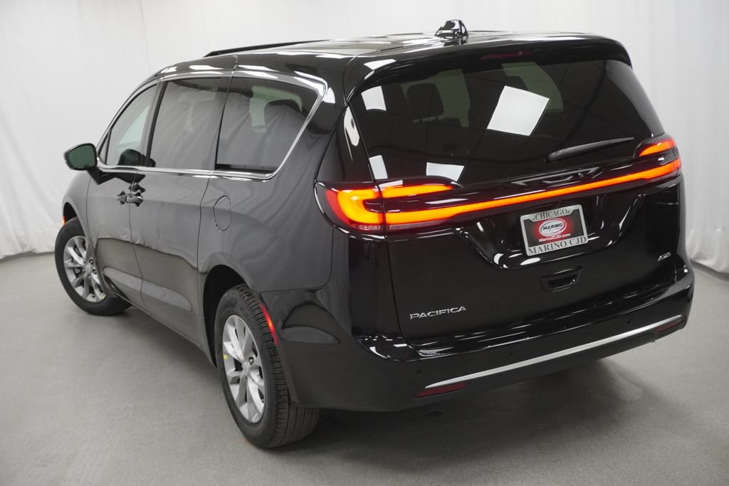 New 2027 Chrysler Pacifica Select AWD/4WD image 11