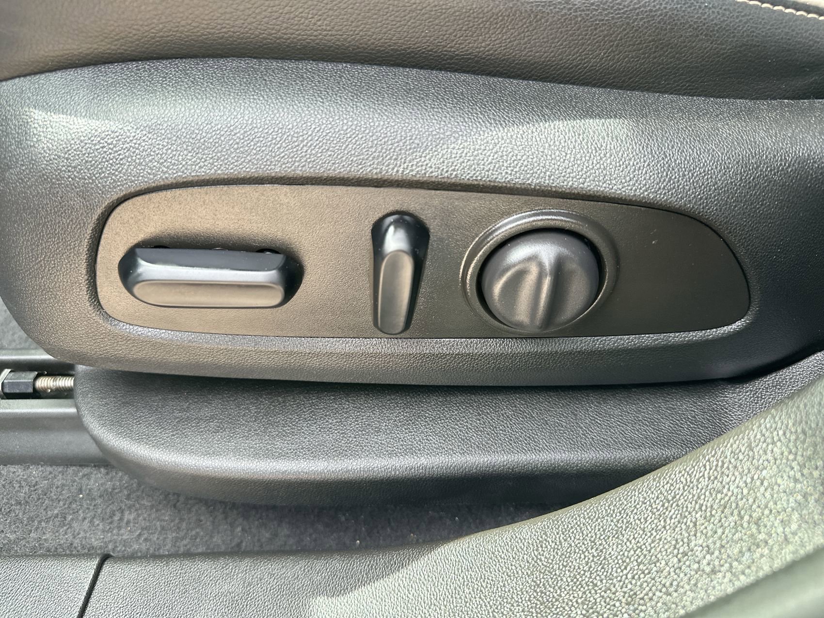 Used 2023 GMC Acadia Denali FWD image 12