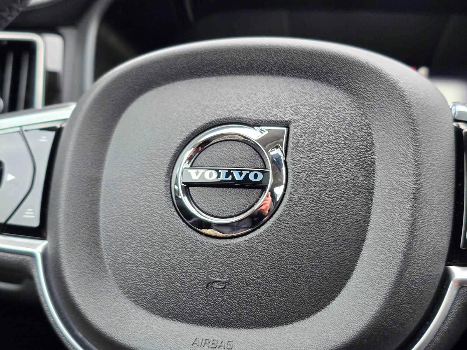 Certified 2023 Volvo XC60 B5 Ultimate w/ Climate Package image 31