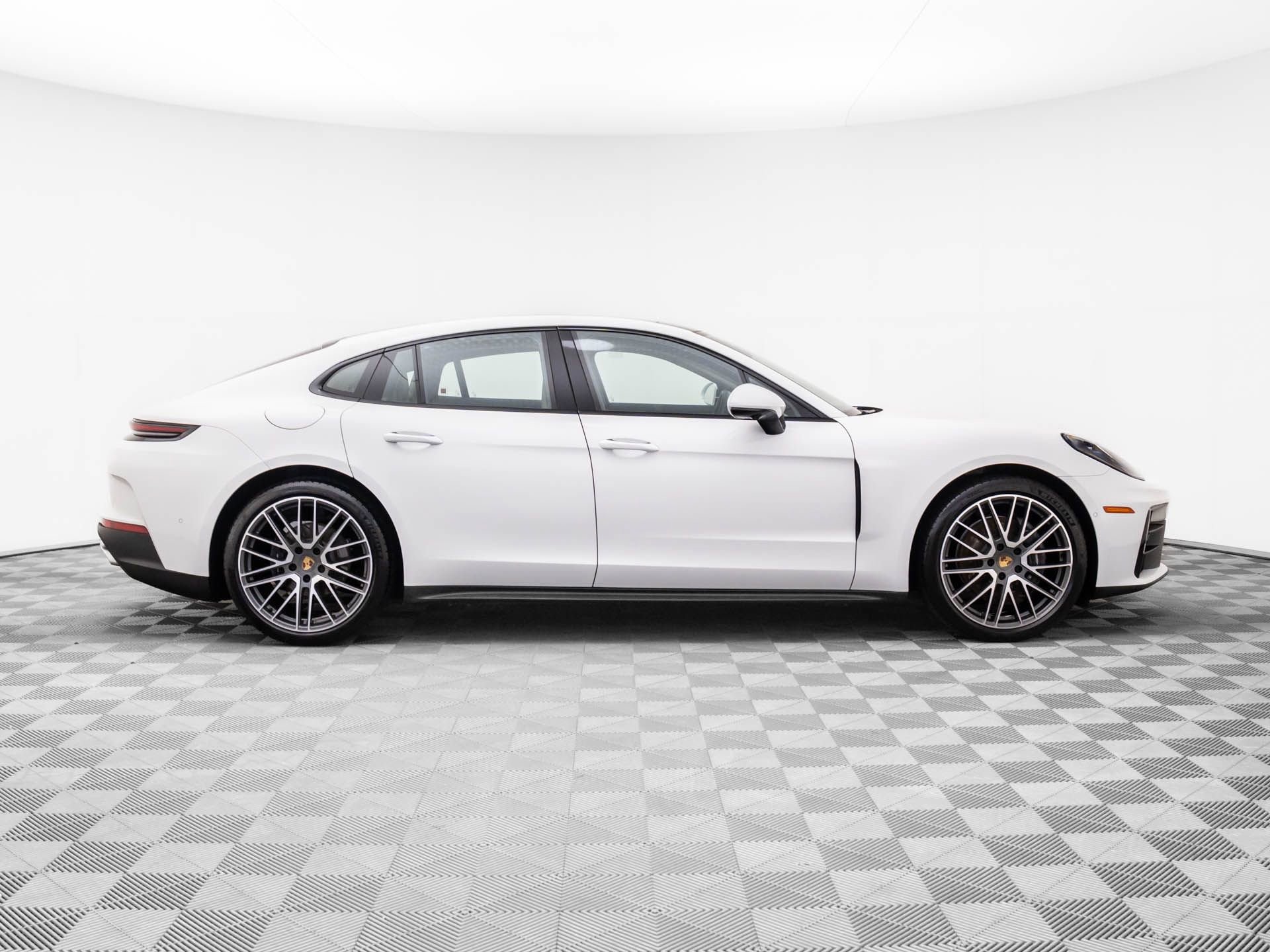 Certified 2025 Porsche Panamera 4 image 7