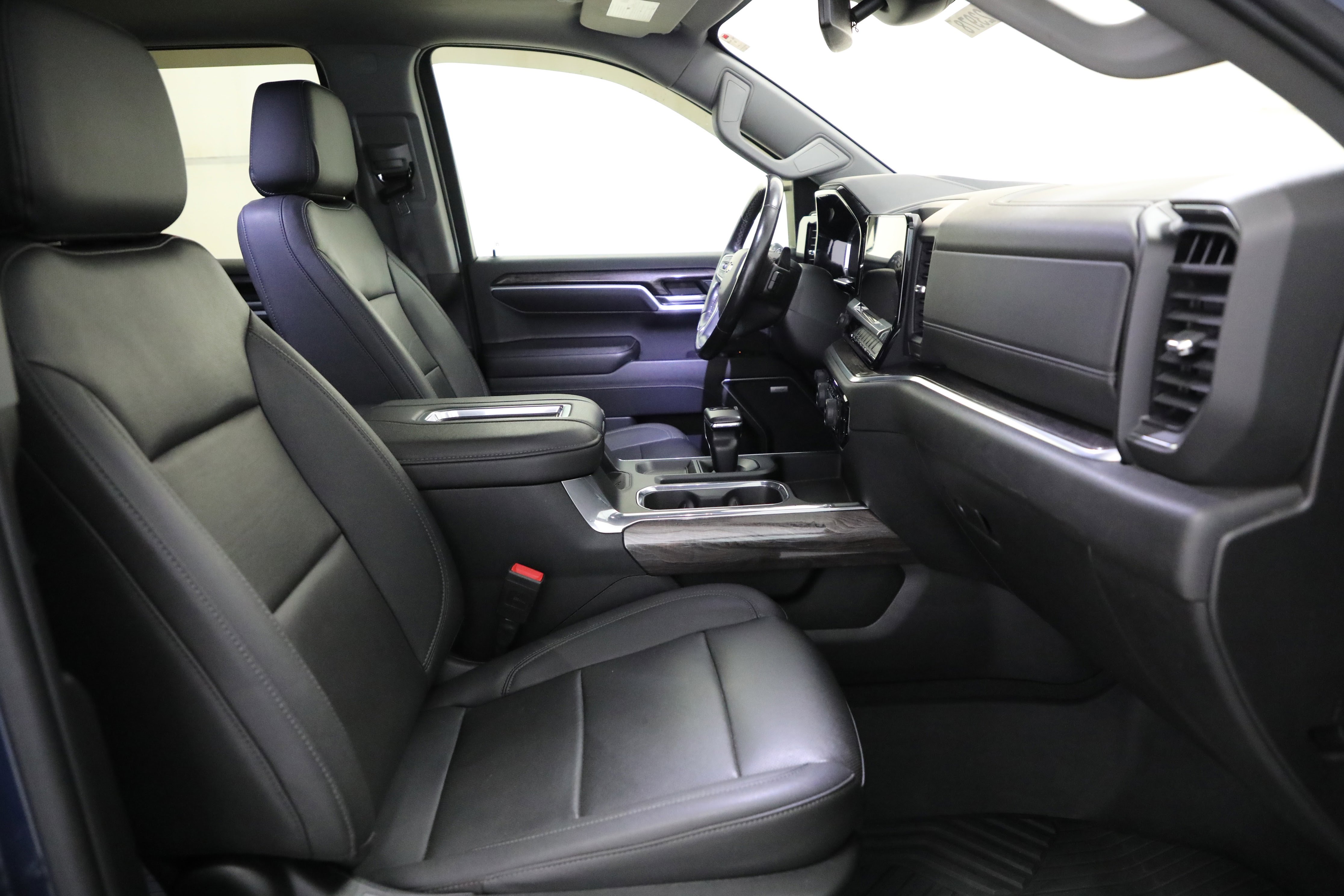 Used 2022 Chevrolet Silverado 1500 LTZ w/ LTZ Premium Package image 10