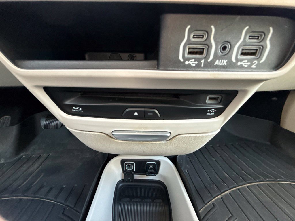 Used 2021 Chrysler Pacifica Touring-L w/ Uconnect Theater Family Group AWD/4WD image 29