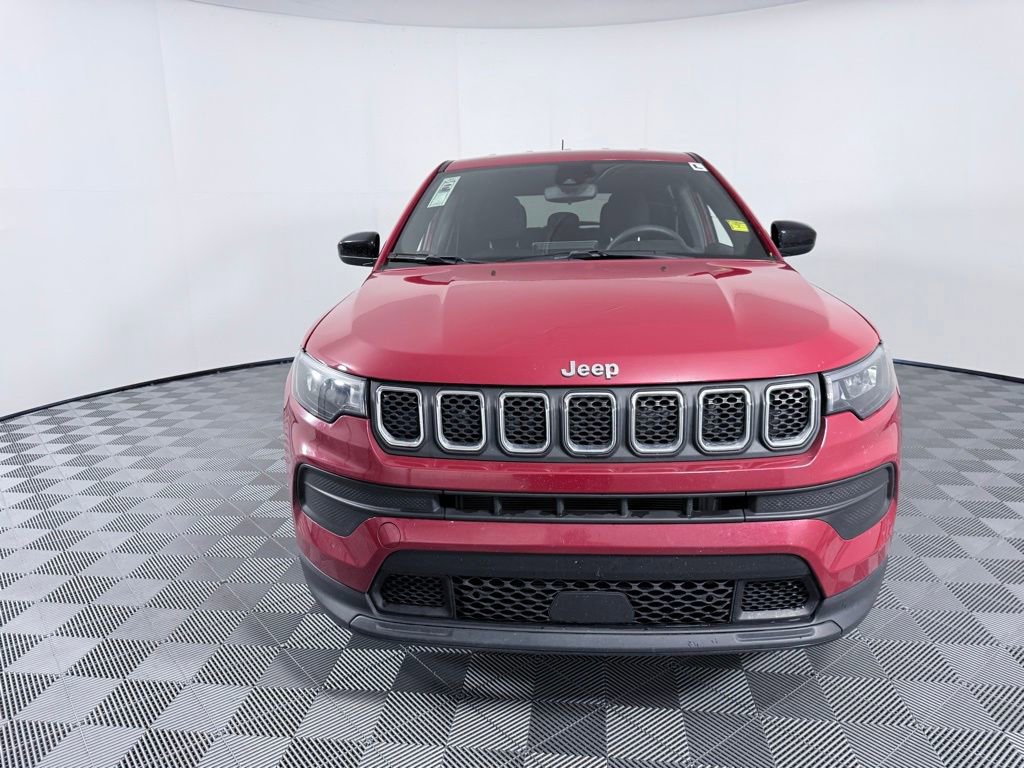 Used 2023 Jeep Compass Sport image 3