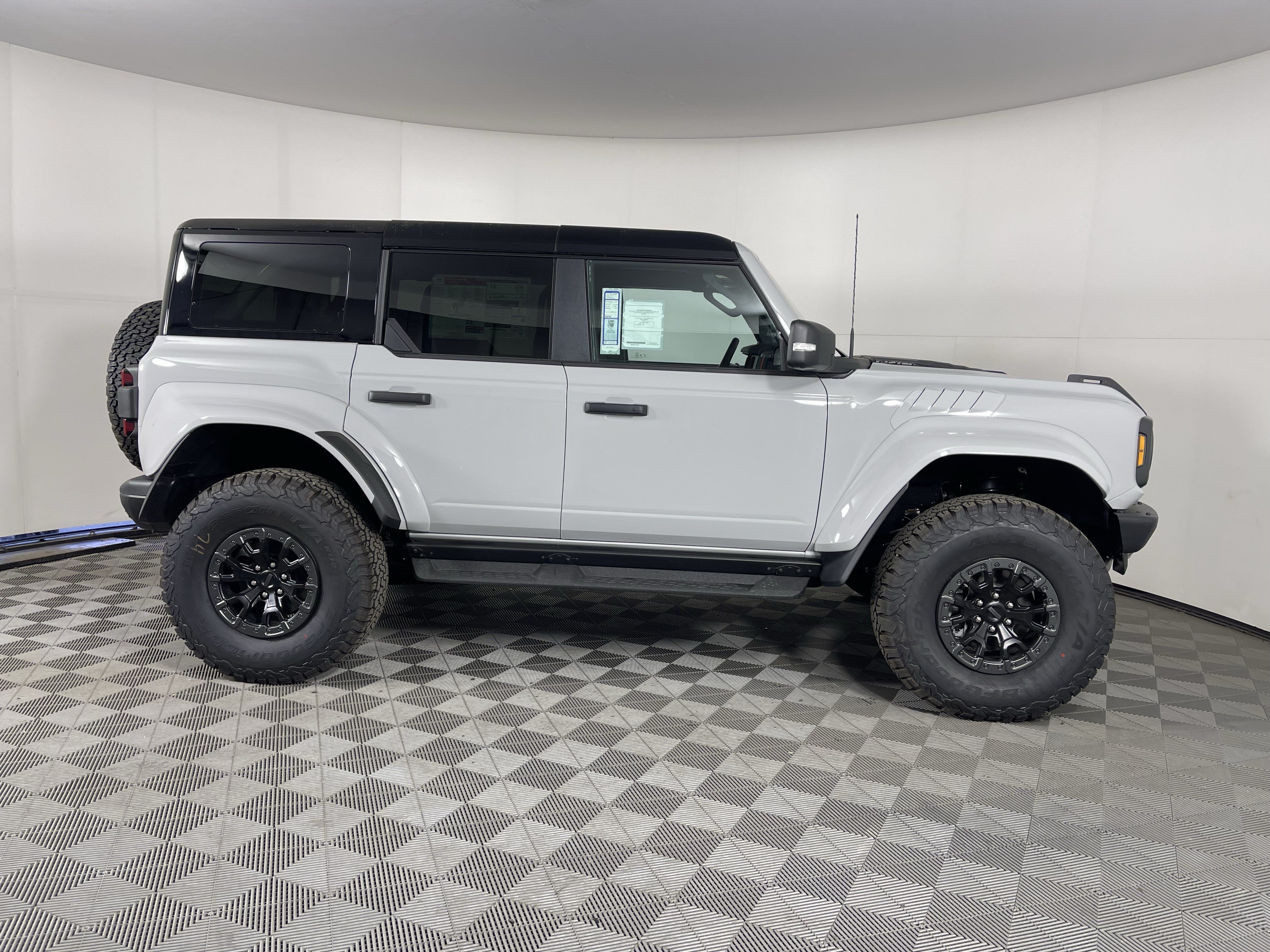 New 2026 Ford Bronco Raptor w/ Interior Carbon Fiber Pack AWD/4WD image 6