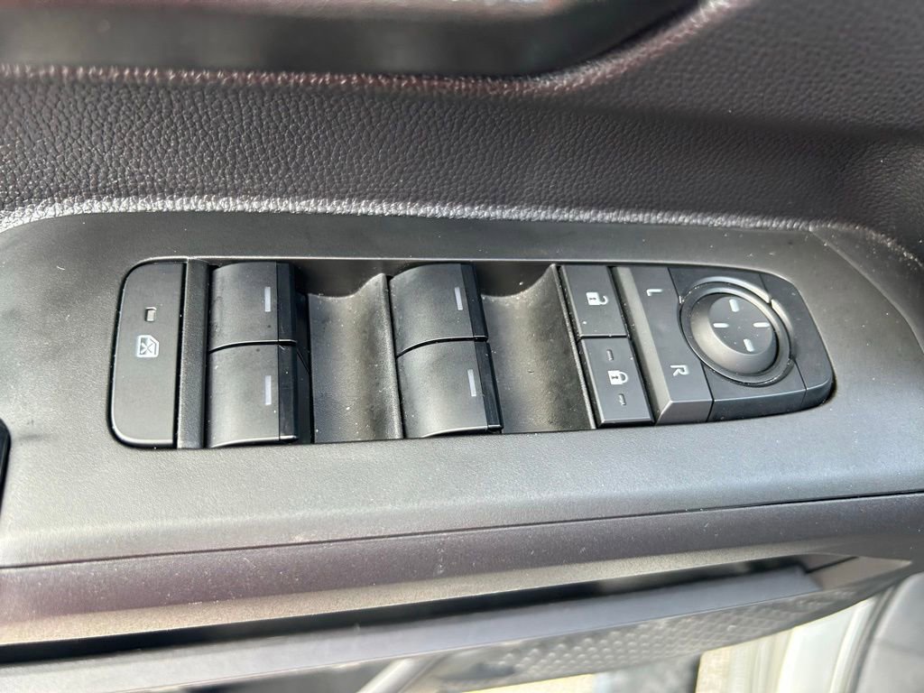 Used 2024 Toyota Tacoma SR5 w/ SR5 Upgrade Package RWD image 18