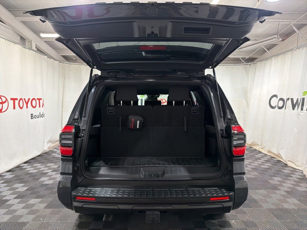 Used 2025 Toyota 4Runner SR5 AWD/4WD image 19