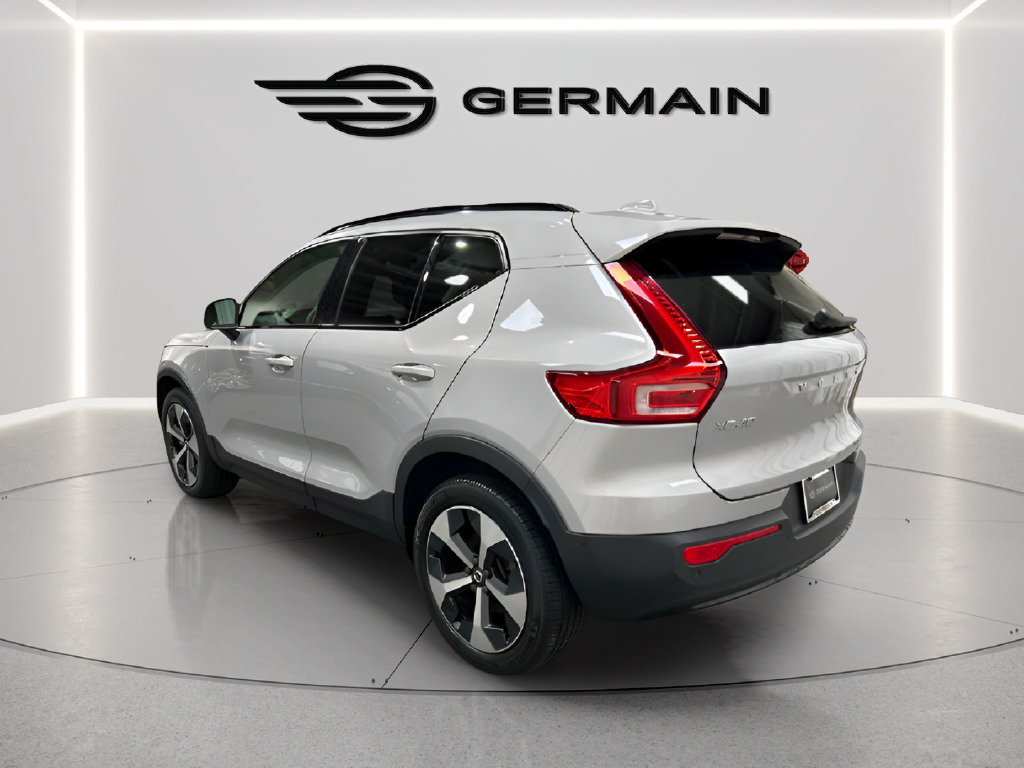 Used 2023 Volvo XC40 B4 Ultimate FWD image 6