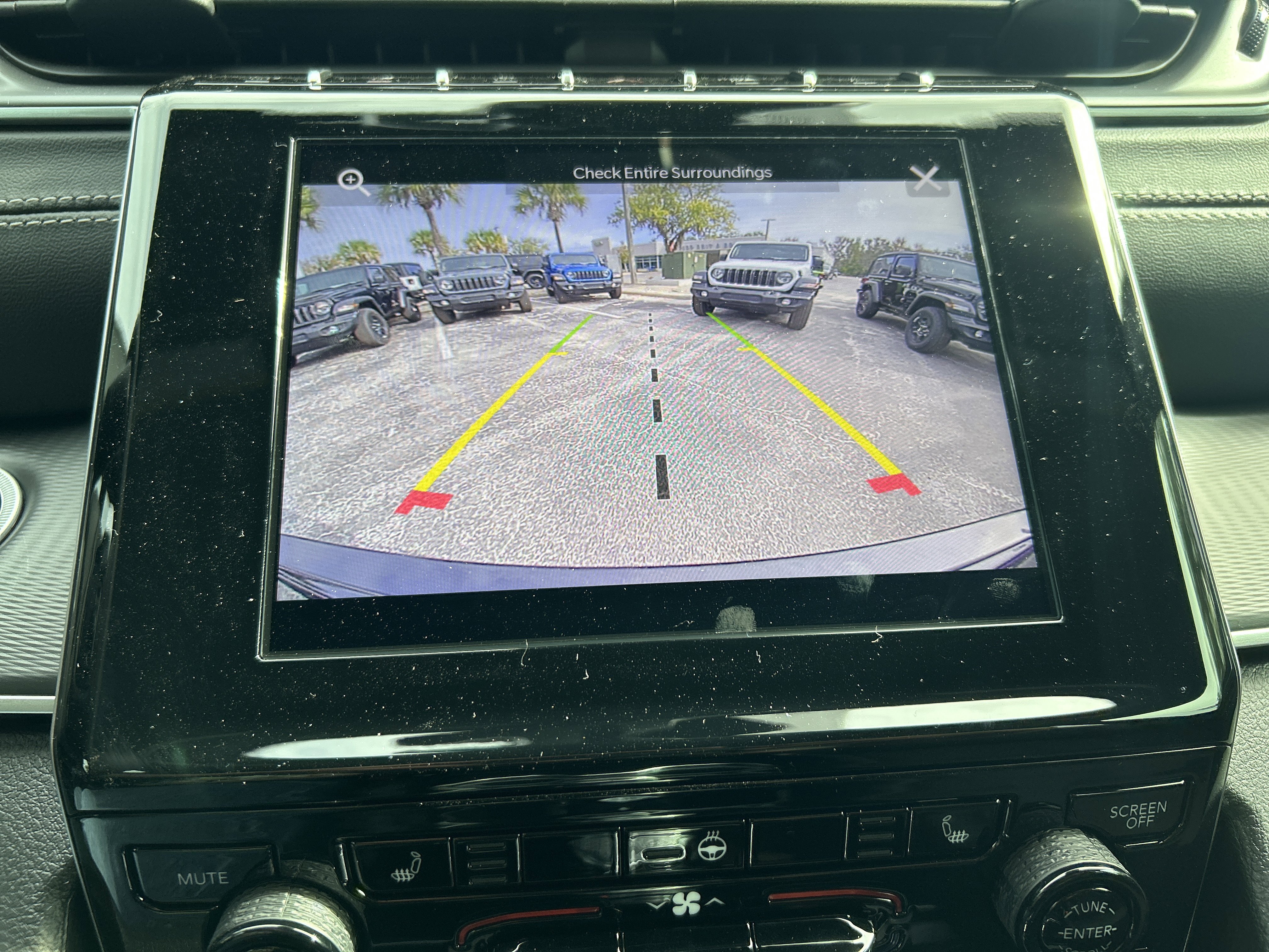 New 2025 Jeep Grand Cherokee Altitude image 33