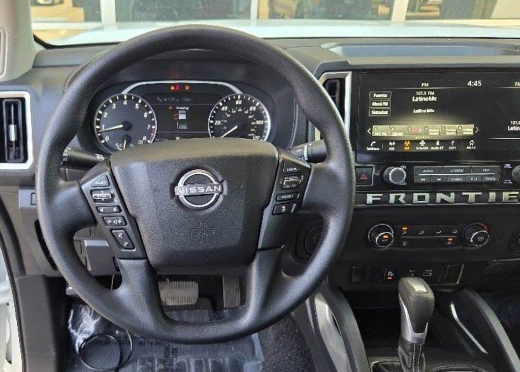 Used 2025 Nissan Frontier SV RWD image 11