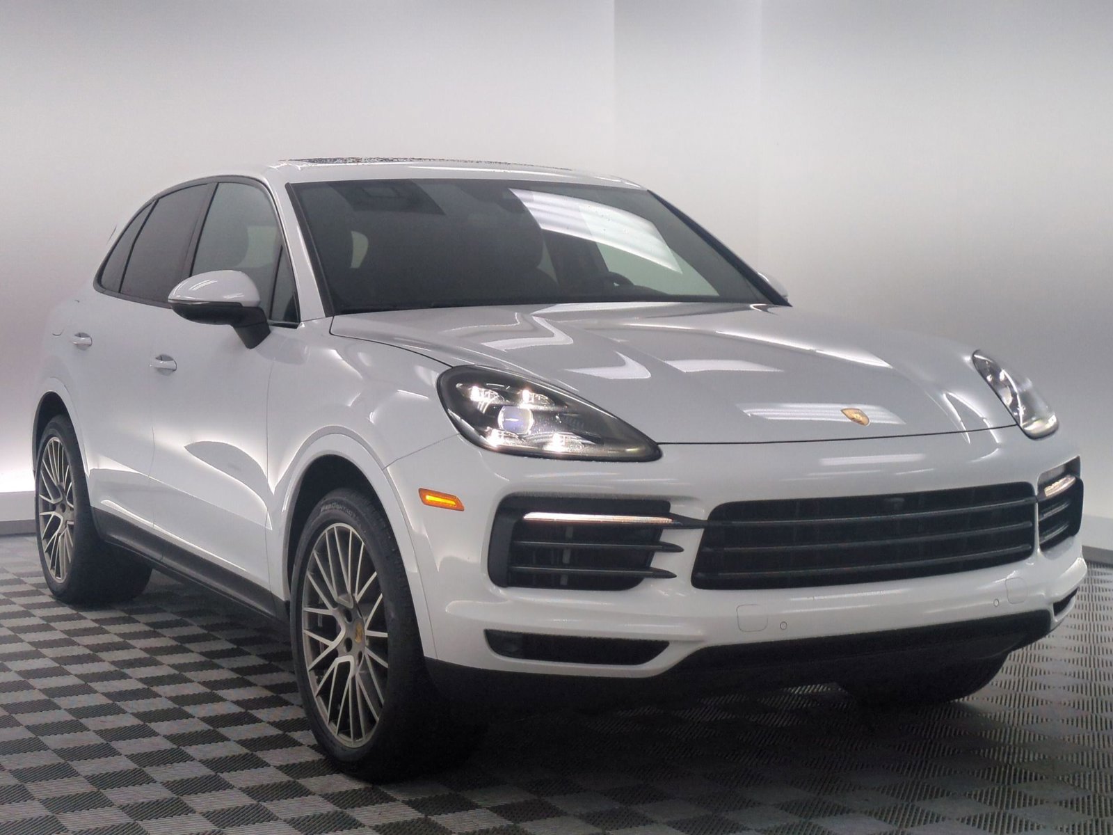 Used 2022 Porsche Cayenne Platinum Edition AWD/4WD image 7