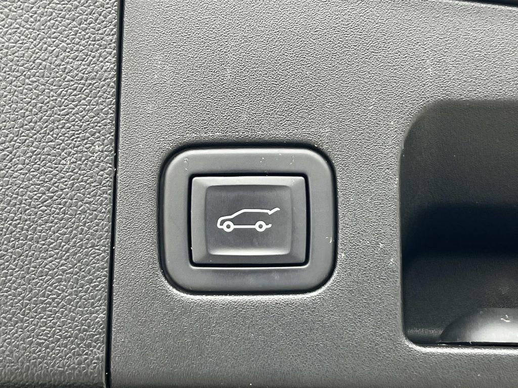 Certified 2023 Cadillac XT4 Premium Luxury image 13